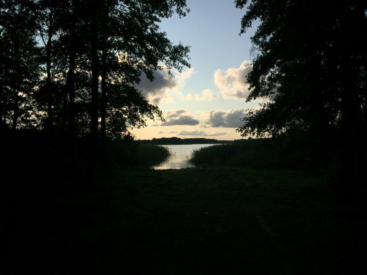 Domek Nad Jeziorem Otalzyno Pomieczyno Exterior foto